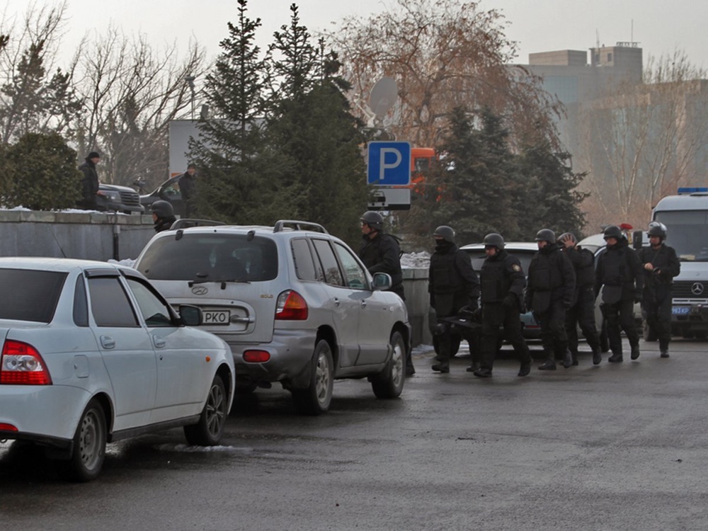 Спецназ возле акимата Алматы. © Tengrinews.kz