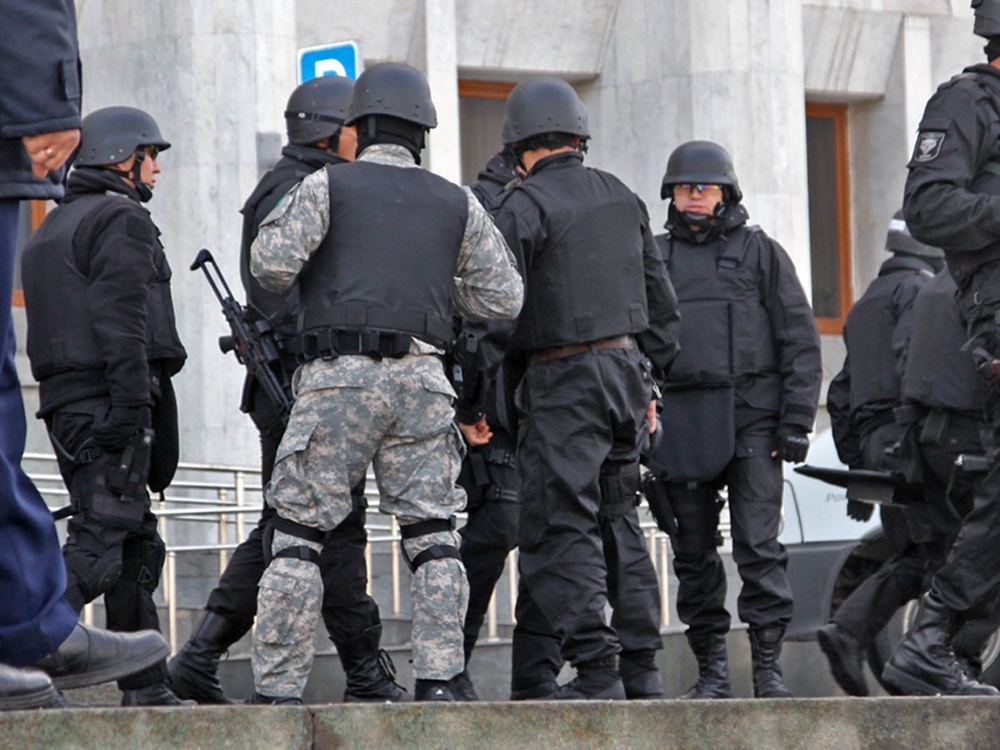 Спецназ возле акимата Алматы©Tengrinews.kz.
