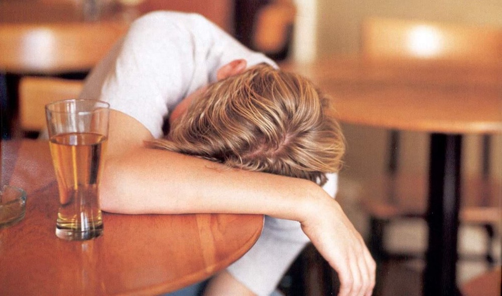 Проблемы со сном у подростков могут привести к алкоголизму - ученые