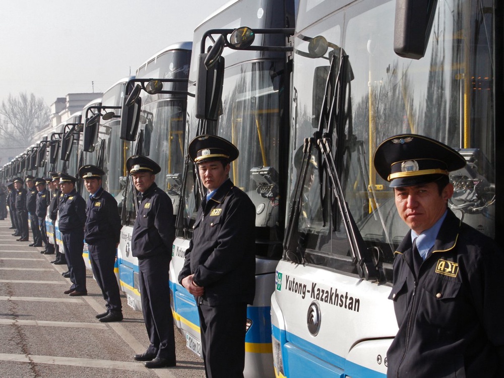 Третья партия автобусов на газе, переданная муниципальному автопарку. Фото©Tengrinews.kz.
