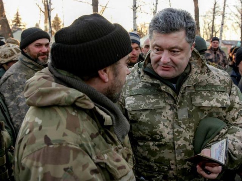 Петр Порошенко на встрече с украинскими военными в Артемовске. © president.gov.ua