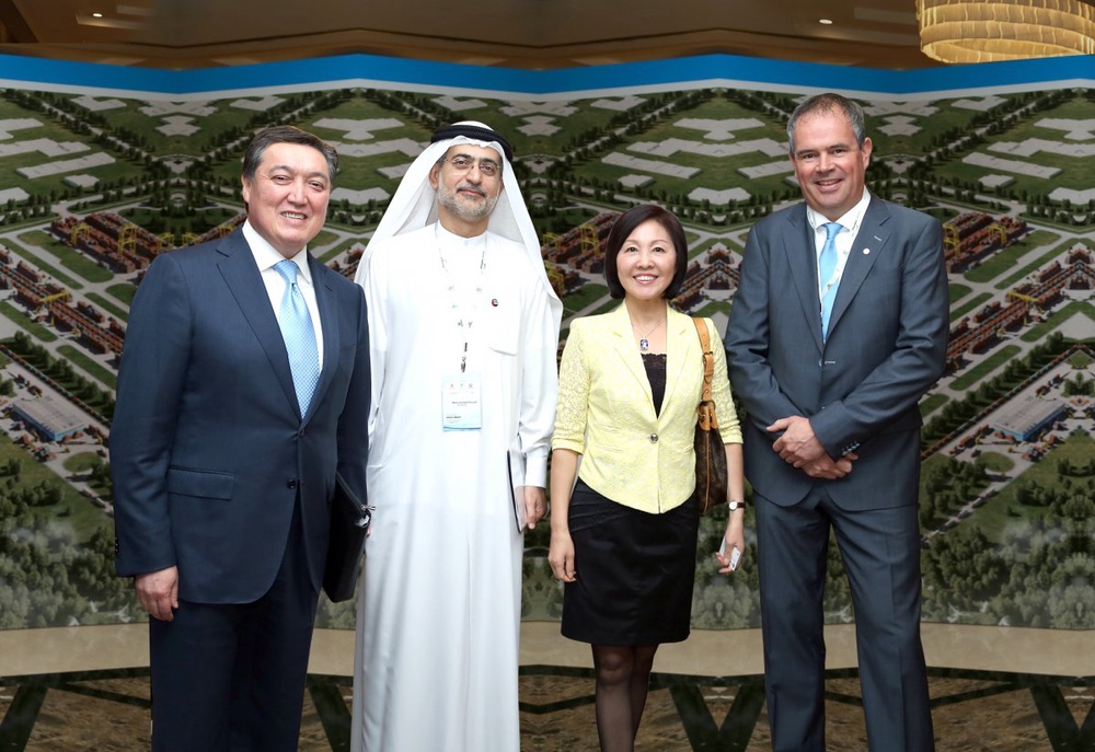 Участники международного инвестиционного форума "Шелковый путь": создание новых возможностей логистики для торговли между Азией и Европой в Дубаи (ОАЭ)