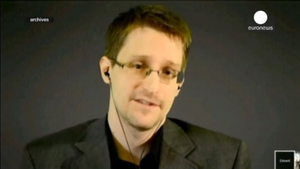 Эдвард Сноуден во время телемоста. Кадр Euronews