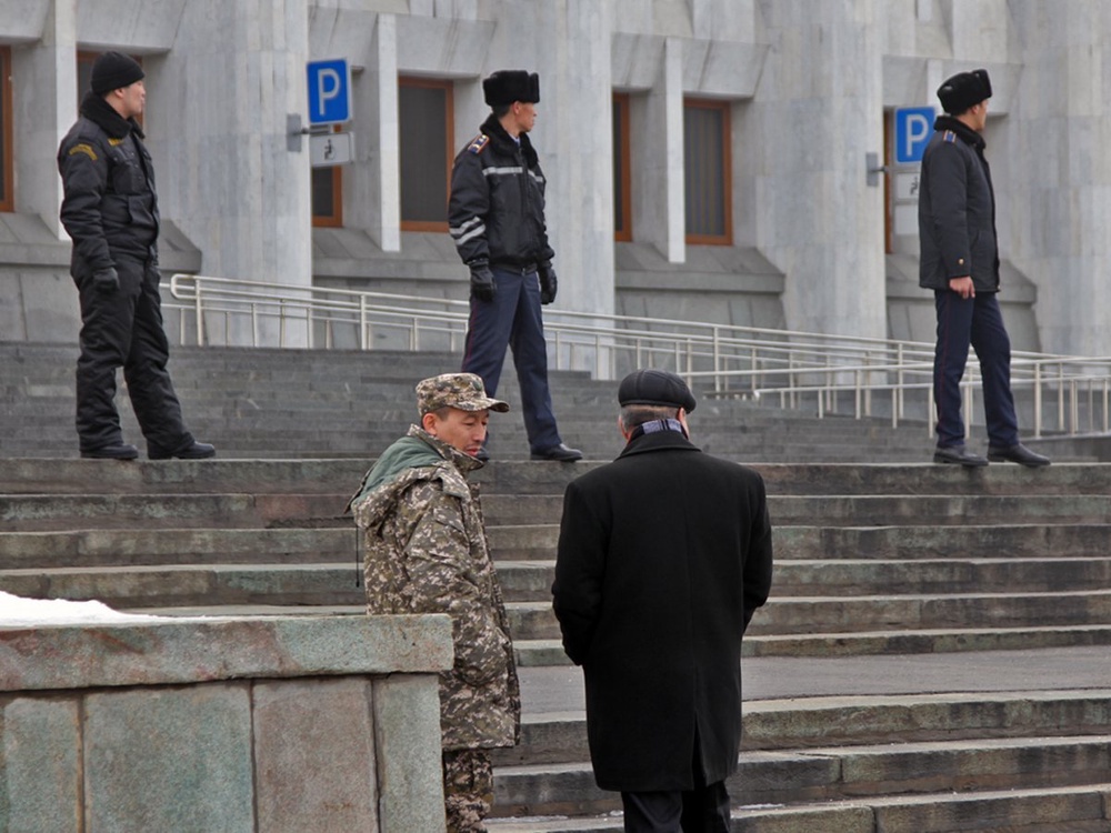 Оцепление возле акимата Алматы Фото ©Tengrinews.kz