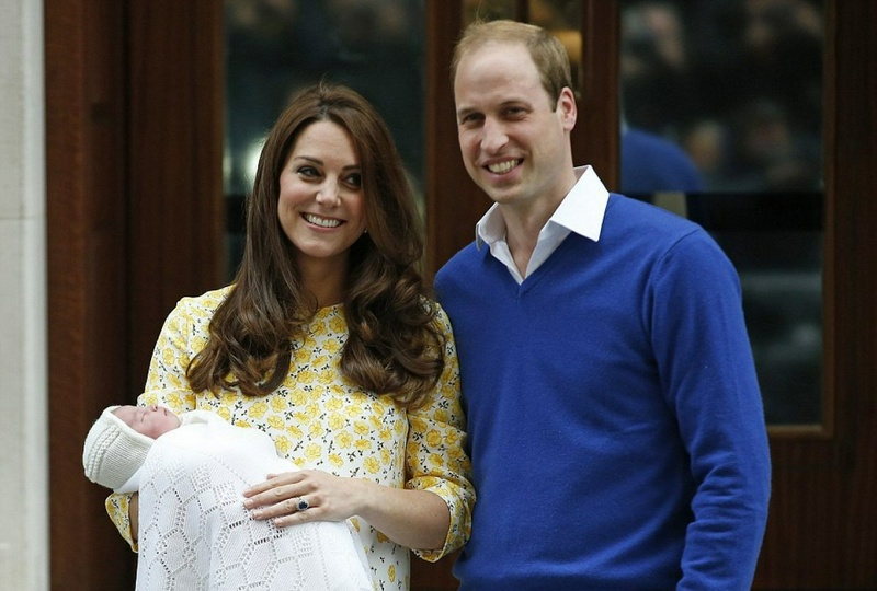 Кейт Миддлтон и принц Уильям с новорожденной дочерью. © Reuters