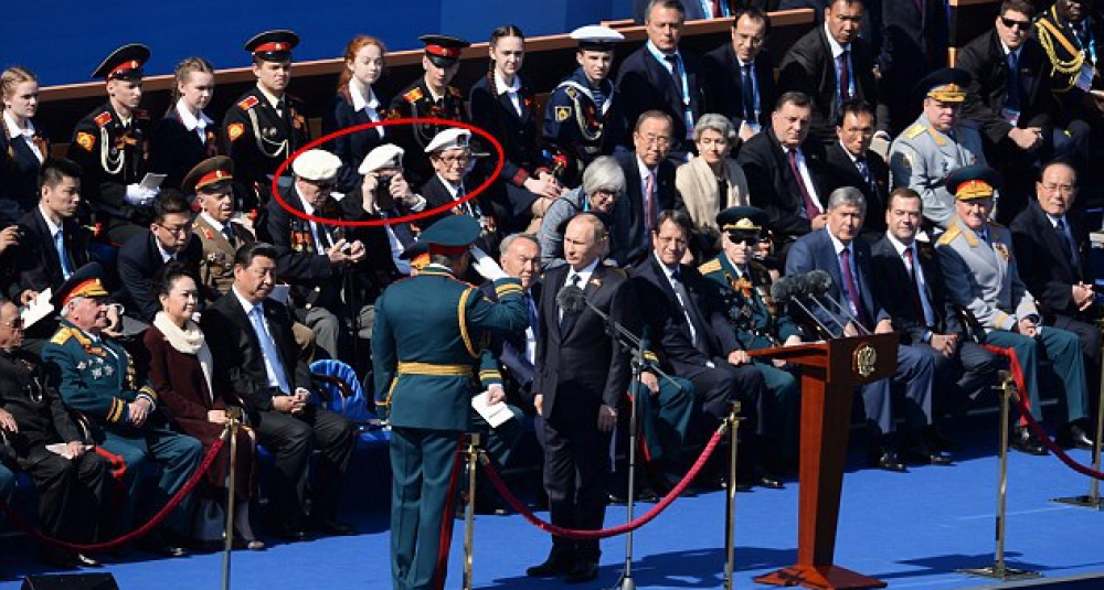 Британские ветераны Эрни Кеннеди, Джефф Шелтон и Дэвид Крейг на параде в Москве. © Getty Images