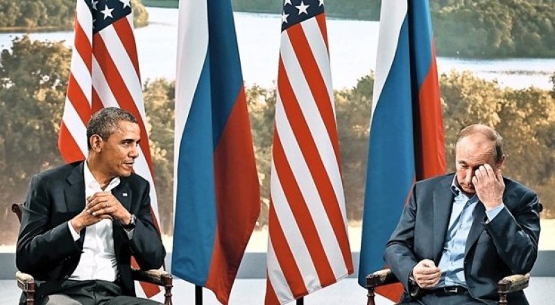 Барак Обама и Владимир Путин на саммите G8 в Северной Ирландии в 2013 году. © Kevin Lamarque/Reuters