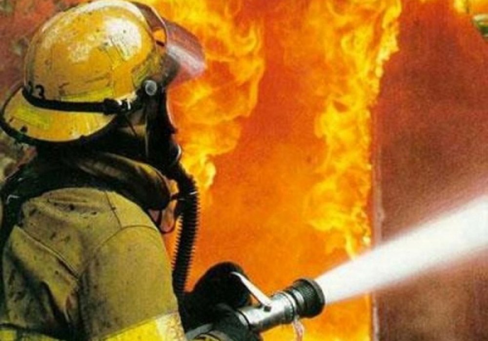 Человек заживо сгорел при пожаре в киоске в Алматы