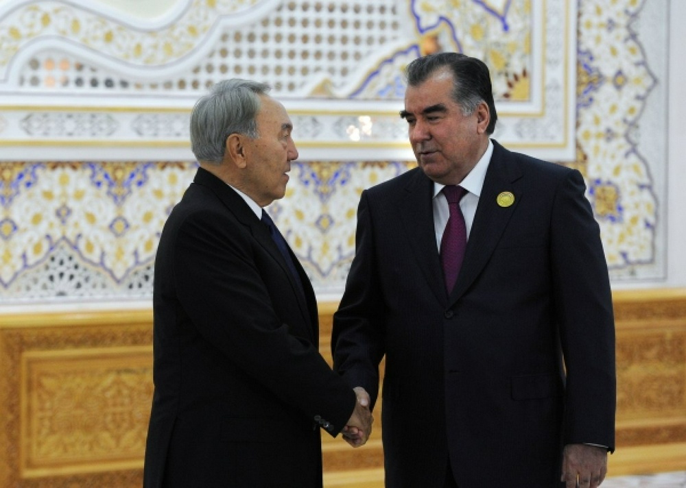 Президент Казахстана Нурсултан Назарбаев и президент Таджикистана Эмомали Рахмон. Фото РИА Новости