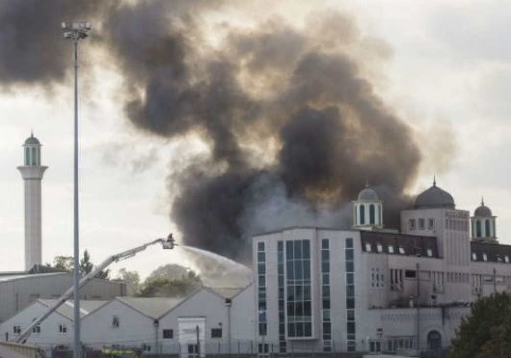 В Лондоне загорелась крупнейшая мечеть в Европе