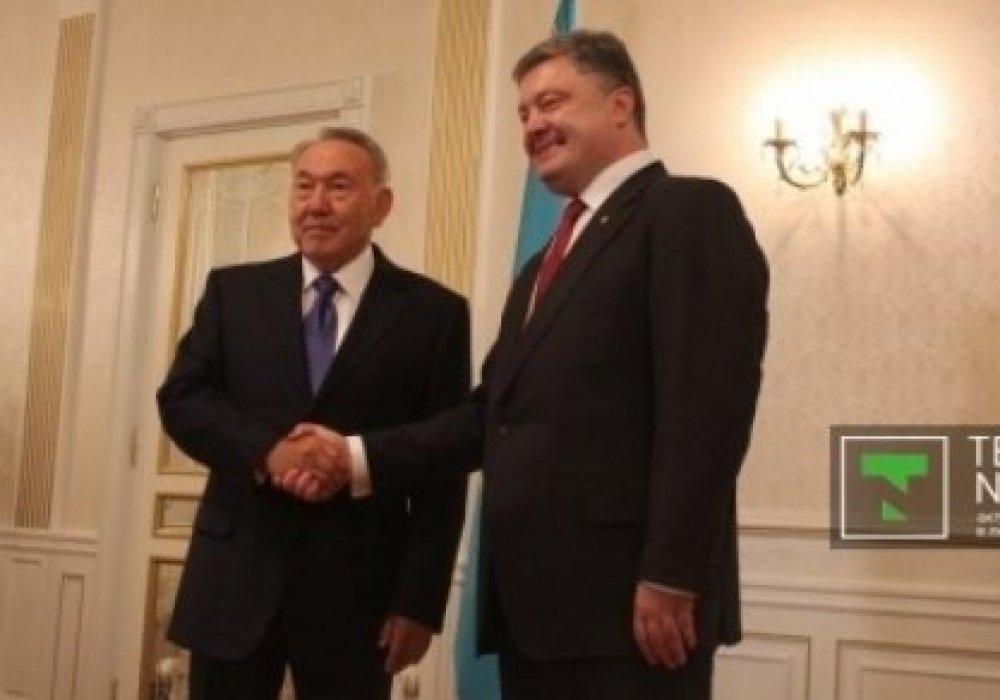 Нурсултан Назарбаев и Петр Порошенко. Фото ©Tengrinews.kz, архив