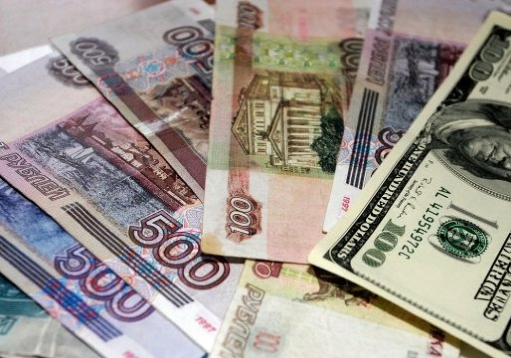 Курс рубля продолжает уверенно расти