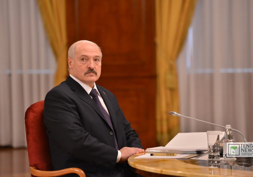 Назарбаев поздравил Лукашенко с очередным президентским сроком