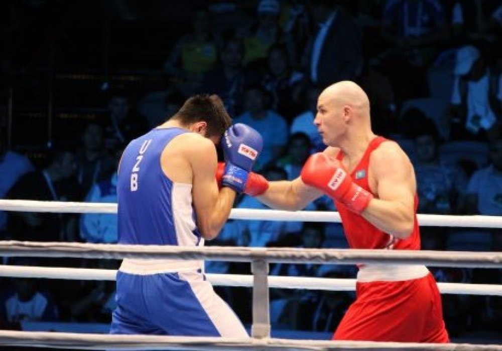 Елеусинов и Дычко вышли в финал чемпионата мира по боксу