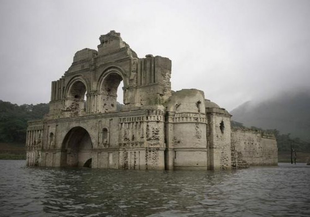 400-летняя церковь появилась из-под воды на юге Мексики
