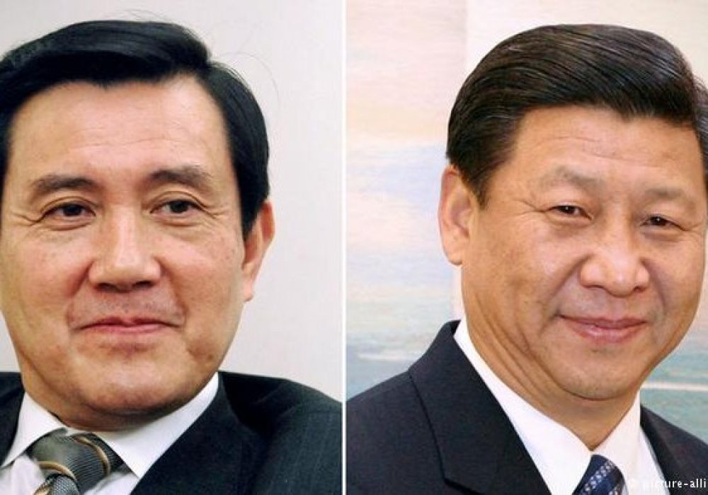 Глава администрации Тайваня Ма Инцзю и председатель КНР Си Цзиньпин.
Фото с сайта dw.com