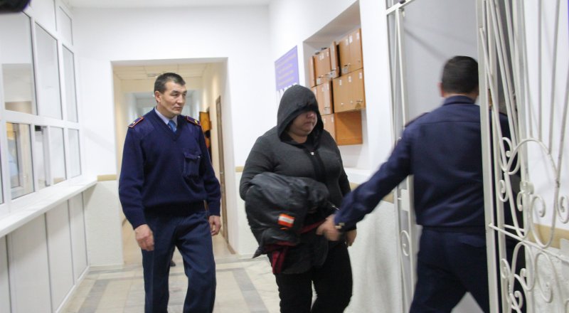 Подсудимая Аягуль Касымова под стражей. Фото: Tengrinews.kz