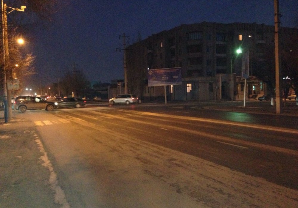 Перекресток улиц Ауезова и Толыбекова в Кызылорде, где произошло ДТП. Фото предоставлено Канатом Ахметовым