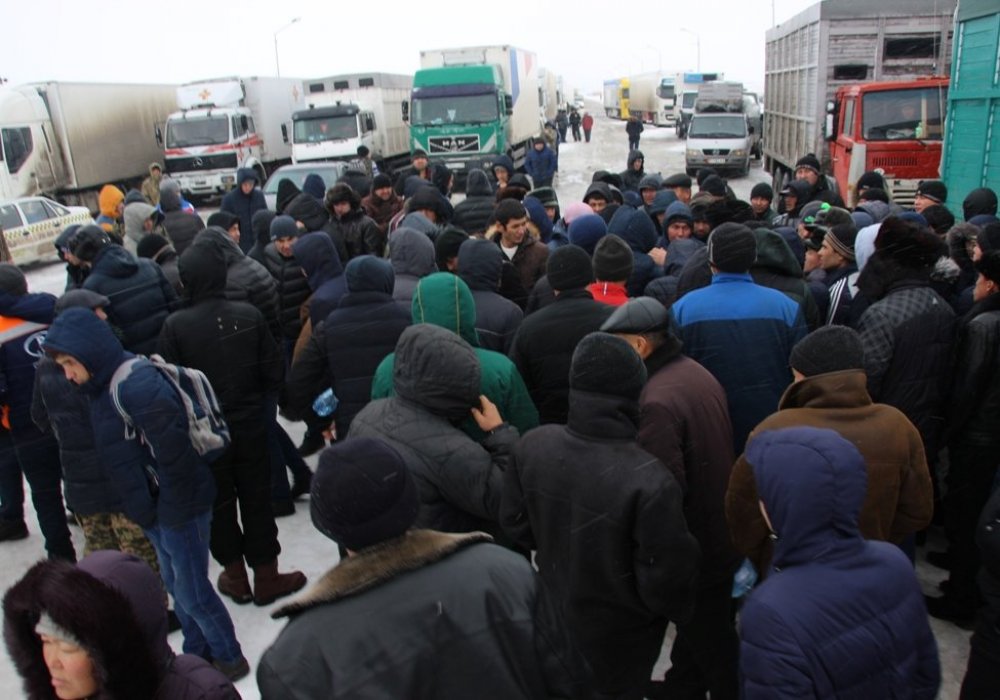 На месте снежных заносов. ©ДЧС Карагандинской области