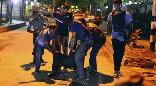 Милиция ликвидировала террористов, удерживавших заложников в столице Бангладеш