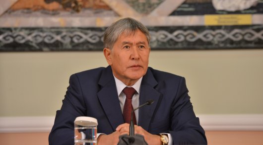 Алмазбек Атамбаев вернулся в Бишкек после лечения в Москве