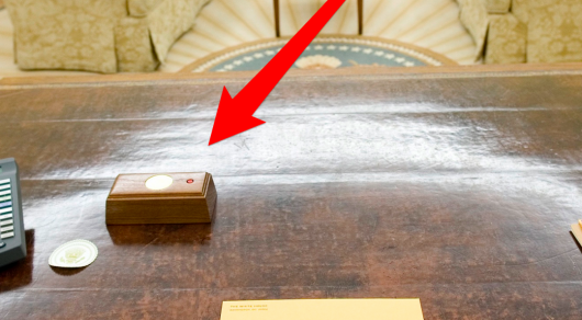 На столе Трампа в Белом доме есть кнопка для заказа «Кока-колы»