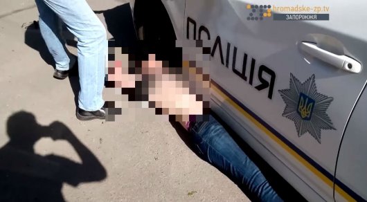 Украинские полицейские переехали женщину на патрульном авто