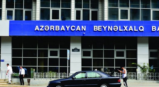 Валютный кризис в Азербайджане: крупнейший банк прекратил платежи кредиторам