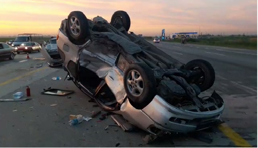 Машина перевернулась на трассе Алматы-Капшагай; в ДТП пострадали 7 человек