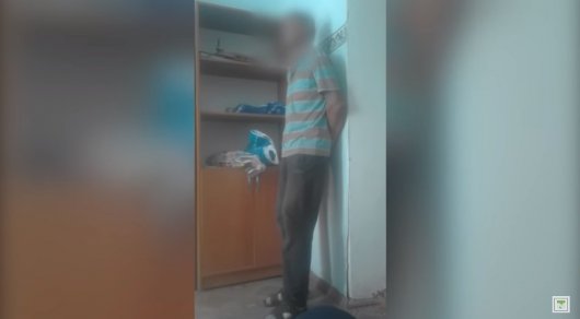 Полицейского уволили за избиение подозреваемого педофила из Сатпаева