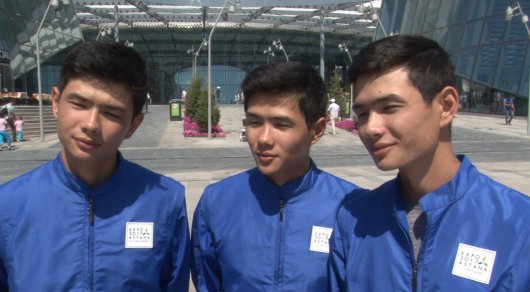 Как тройняшки и близнецы - волонтеры покоряют посетителей EXPO-2017
