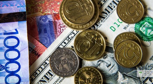 Обменники продают доллар по 339 тенге