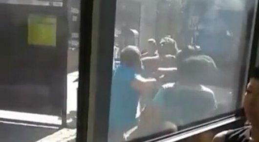 Драка водителей автобусов попала на видео в Караганде