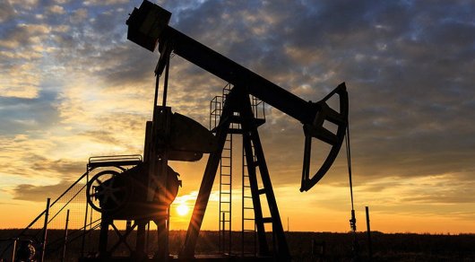 Нефть торгуется выше 52 долларов за баррель