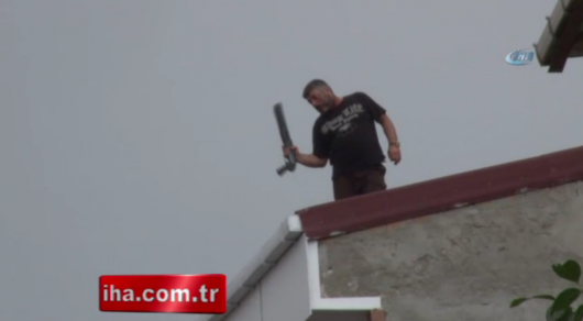 Вооруженный мужчина устроил стрельбу с крыши в Стамбуле - СМИ