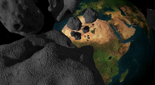 NASA показало сближение огромного астероида с Землей