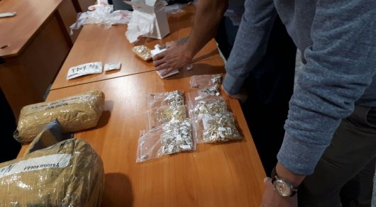 Контрабанду драгоценностей на 2 миллиона долларов выявили в Астане