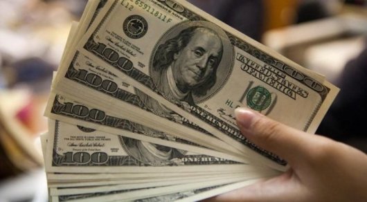 Как массовое изъятие долларов в США отразится на курсе тенге