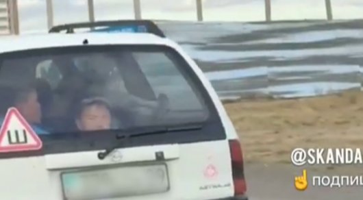 Дети в багажнике попали на видео: полиция ищет водителя авто в Караганде