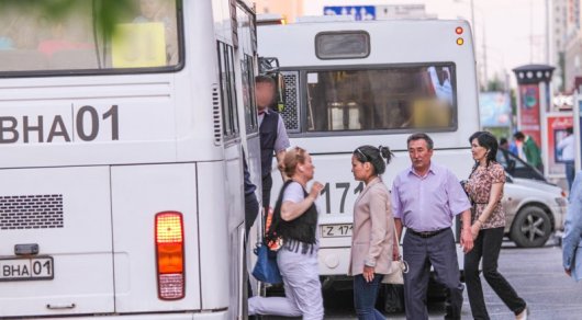 Водитель объяснил, почему женщина выпала из его автобуса в Астане