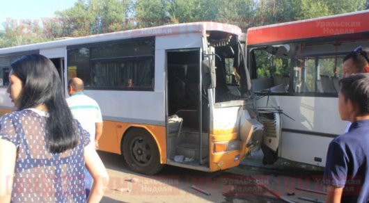 Около 60 человек пострадали в страшной аварии с 2 автобусами в Уральске
