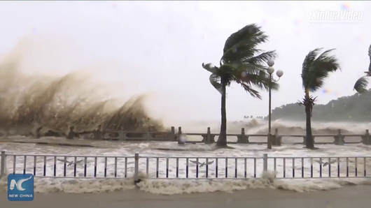 Появилось видео мощнейшего тайфуна Hato, обрушившегося на китайский Макао