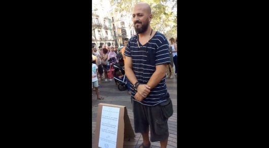 Поступок мусульманина после теракта вызвал аплодисменты жителей Барселоны