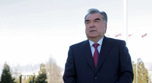 Президент Таджикистана поручил женить учителя на девушке мечты