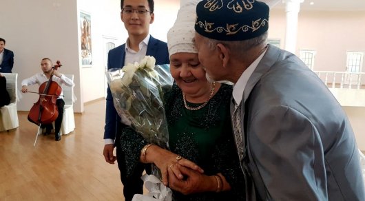 Секреты хорошей келин: Изумрудную свадьбу отметили 70-летние жители Алматы