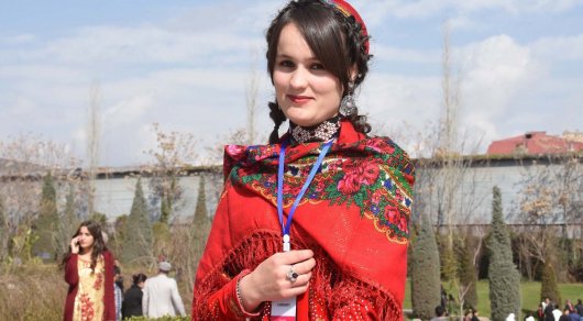 Граждан Таджикистана законом обязали носить национальные наряды