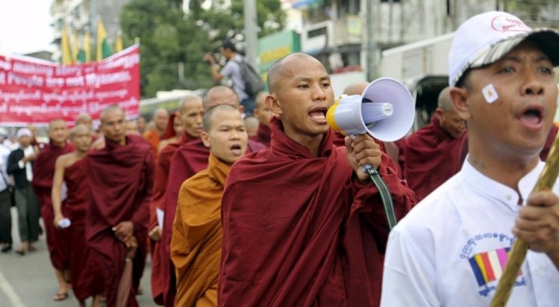 Буддийские монахи в Мьянме. © Al Jazeera