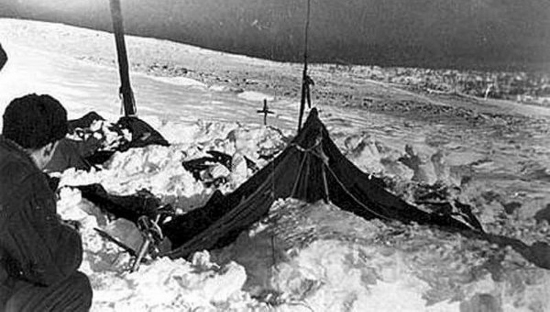 Палатка группы Игоря Дятлова. Фото спасателя Вадима Брусницына. © Public domain