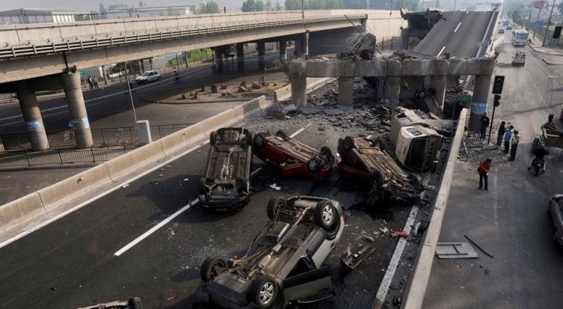 Последствия землетрясения в Сантьяго 27 февраля 2010 года. © Reuters