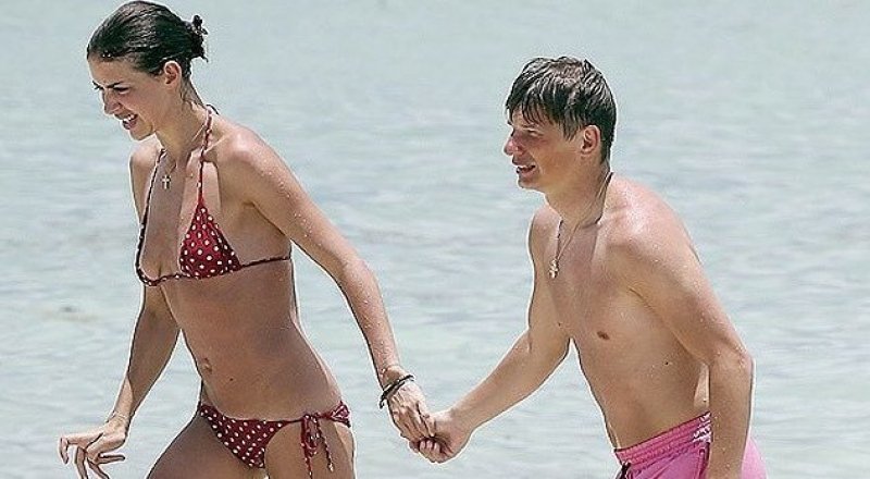 Алиса Аршавина с мужем на пляже. © Instagram